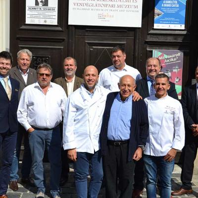 Sajtótájékoztató